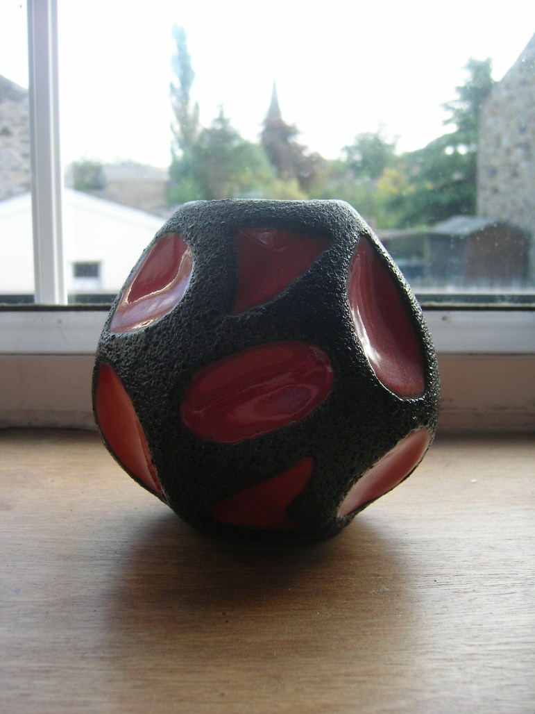 Our one and only Roth pot. Purchased from Ebay with A's hard-earned Ebay money!