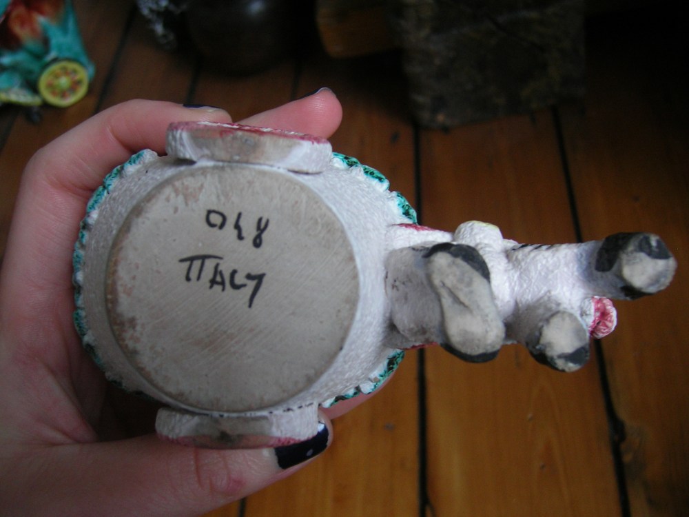 100_3319 The underneath showing the signature