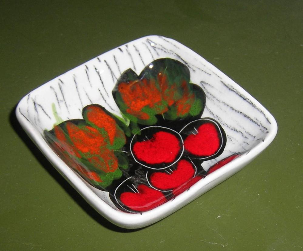 Small pip dish - used for our olive remains!