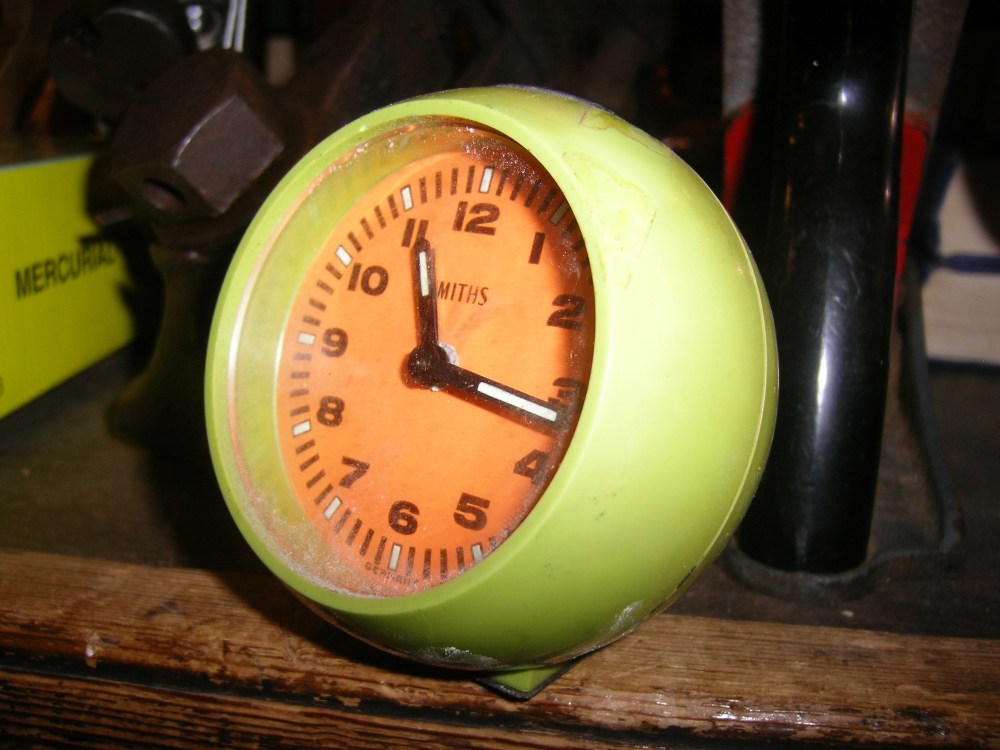 Smiths miniature clock... unfortunately not working.